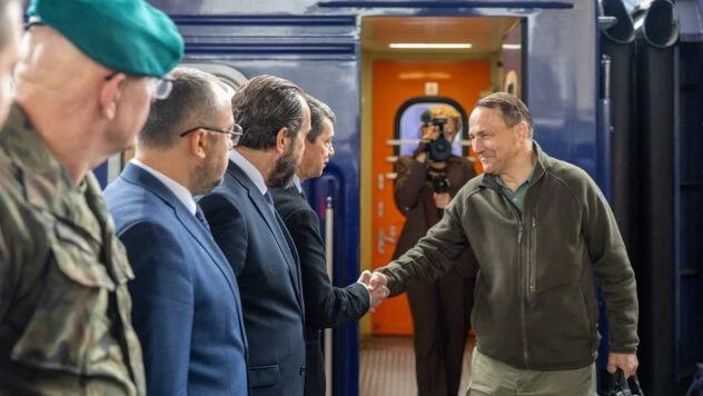 Очільник МЗС Польщі Сікорський приїхав до Києва